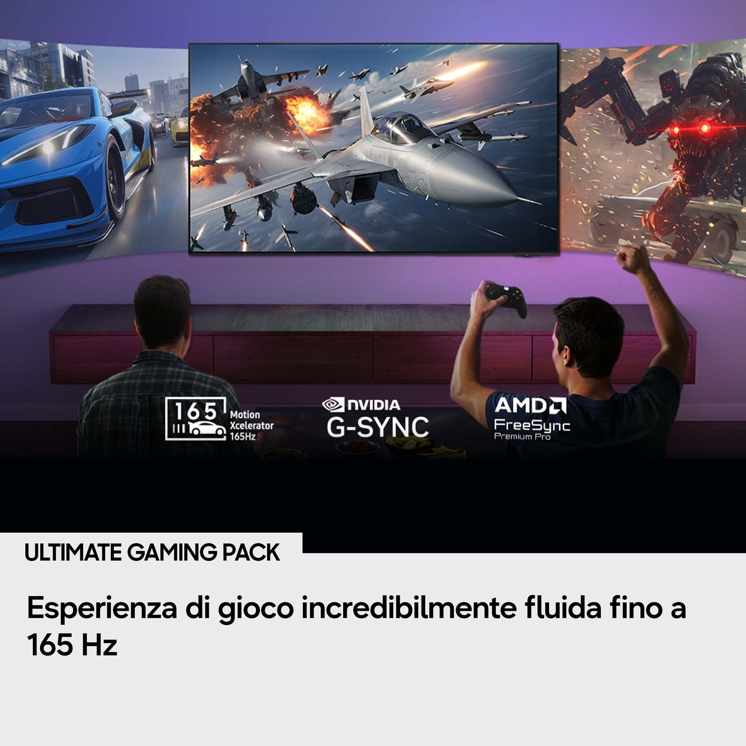 Tre scene di gioco su un monitor: corse, aerei, mostri. Due uomini giocano.