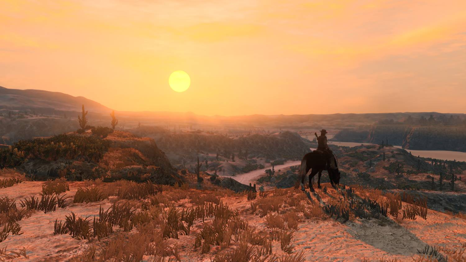 Un jinete a caballo contempla un paisaje desértico al atardecer.