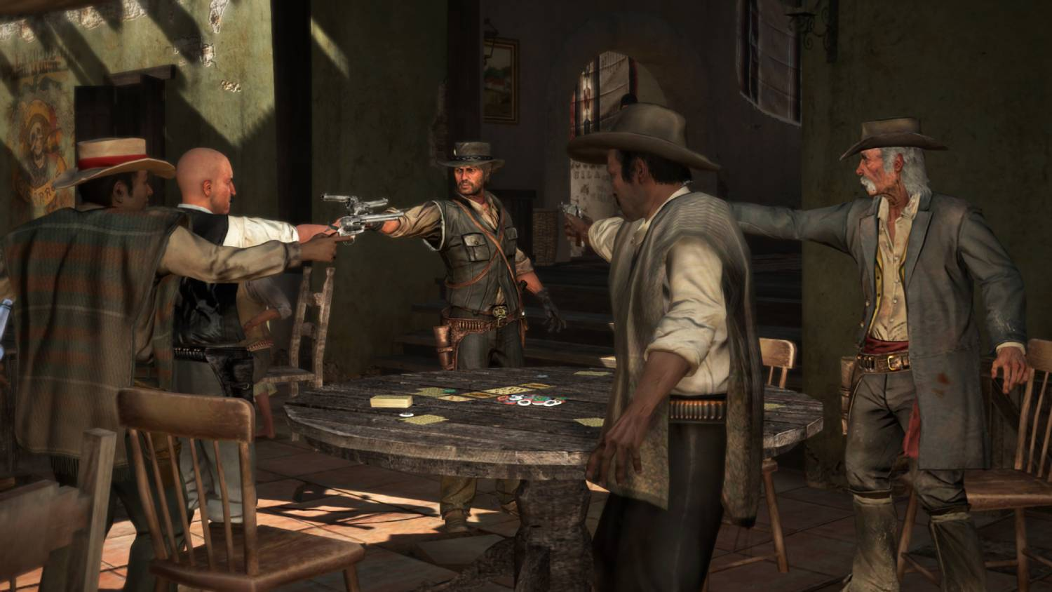 Cuatro hombres con atuendo del siglo XIX se enfrentan con revólveres desenfundados.
