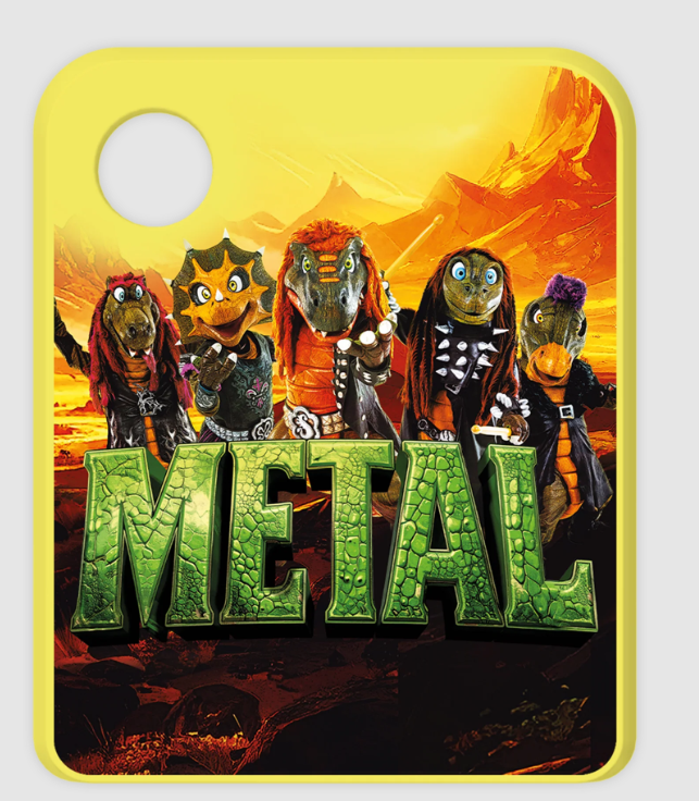 Fünf Dinosaurier in Rockband-Outfits vor einer felsigen Landschaft.