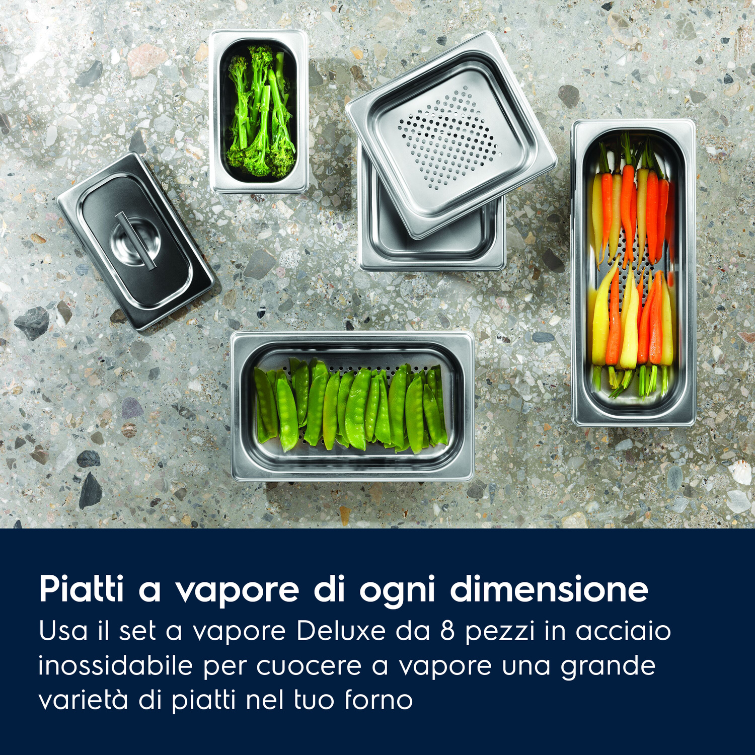 Contenitori in acciaio inox con broccoli, carote e piselli su fondo in pietra.