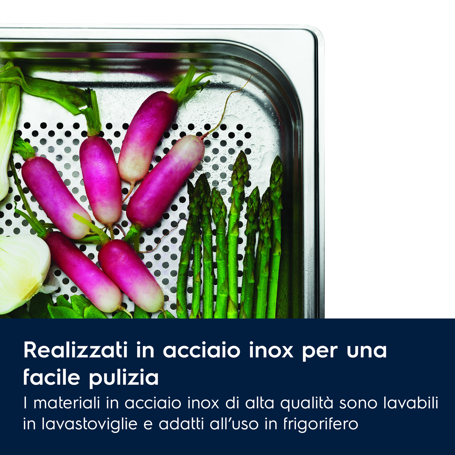 Ravanelli e asparagi in un contenitore in acciaio inox