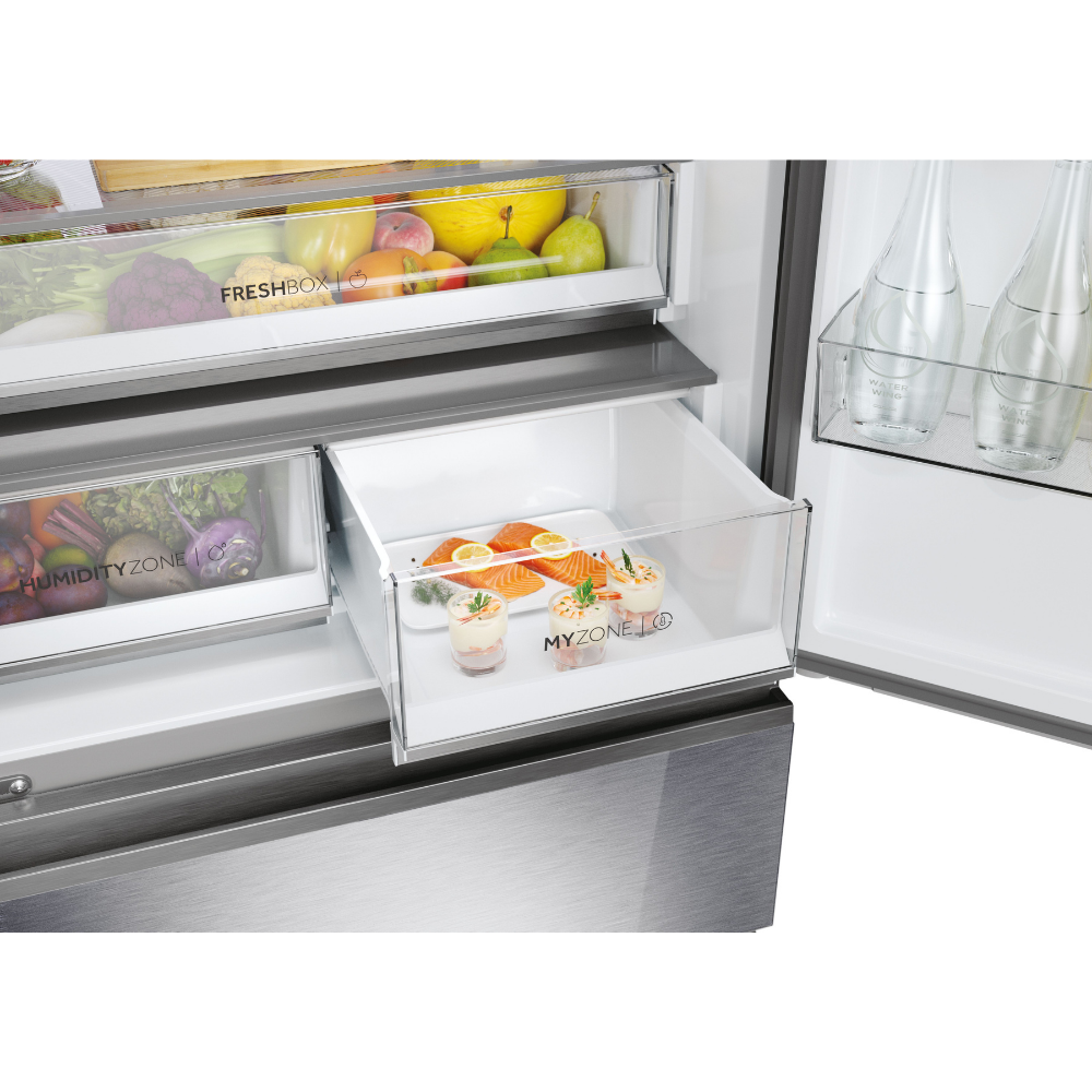 Cajones de refrigerador con frutas, verduras, salmón y postres.