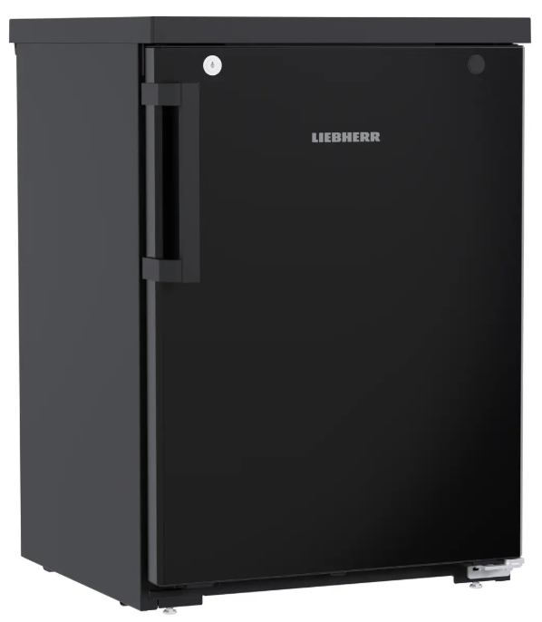 Ein schwarzer Liebherr Kühlschrank mit Griff und Schloss.