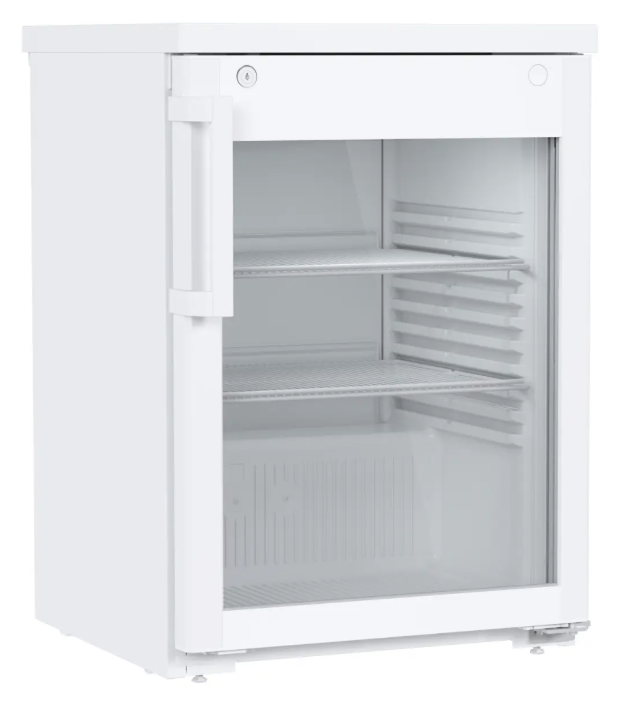 Ein weißer Kühlschrank mit Glastür und zwei Regalen.