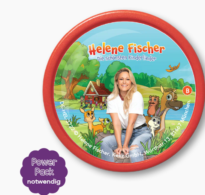 Helene Fischer sitzt vor einer bunten Kinderlied-Illustration mit Zeichentieren.