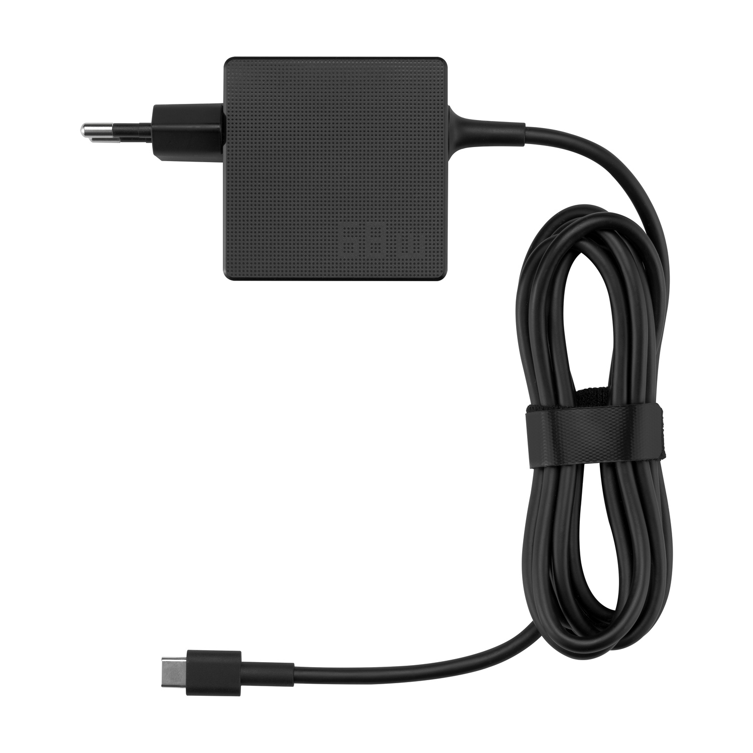 Caricatore USB-C nero con spina europea e cavo arrotolato su sfondo bianco.