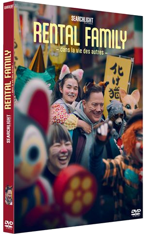 DVD-hoes: Mensen in dierenkostuums lachen. Tekst: RENTAL FAMILY.