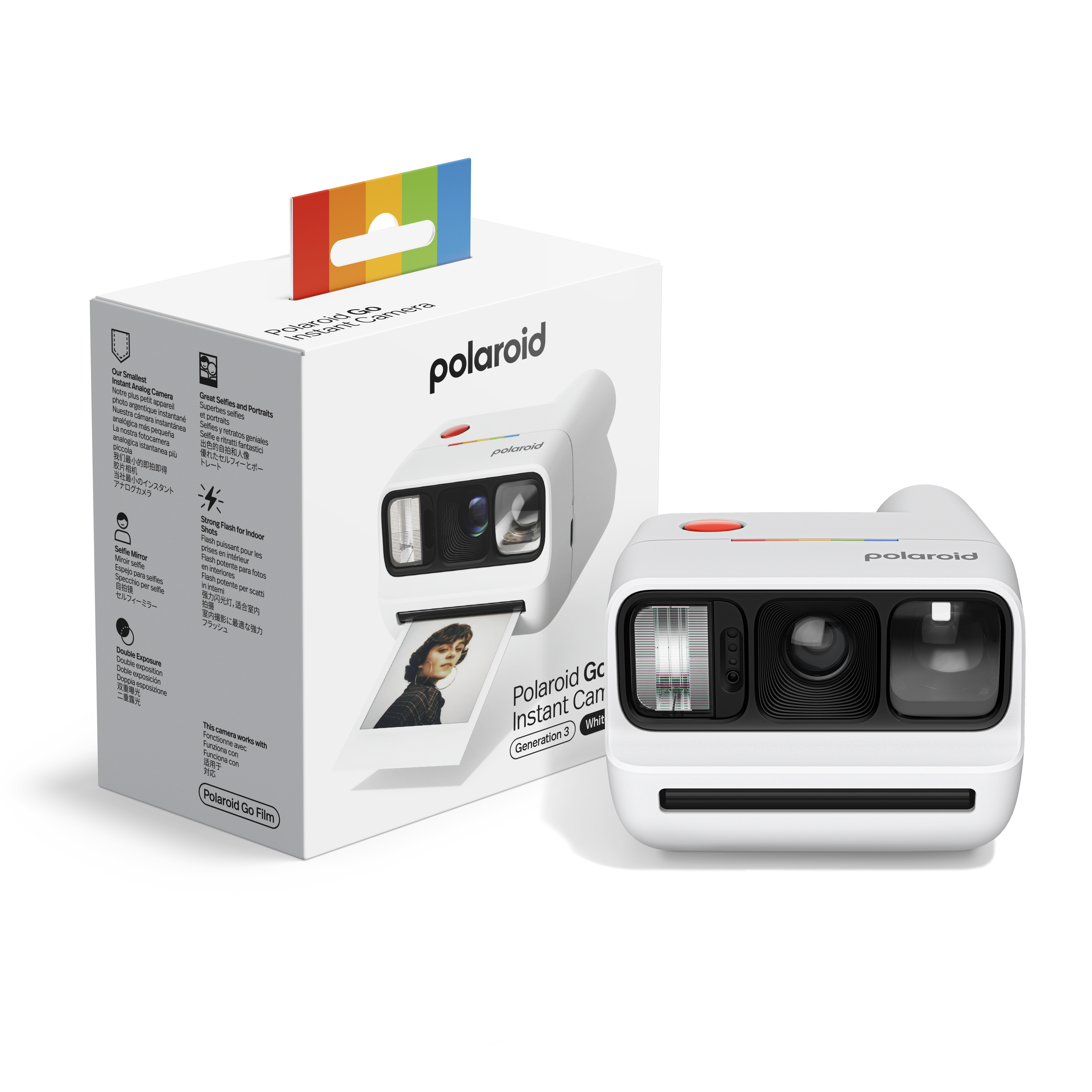 Weiße Polaroid Go Sofortbildkamera mit Packung. Ein Foto steckt heraus.