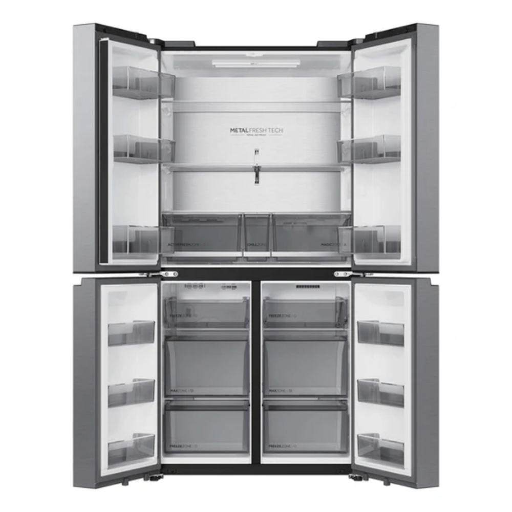 Refrigerador plateado abierto con múltiples estantes y cajones. Logo MetalFresh Tech visible.