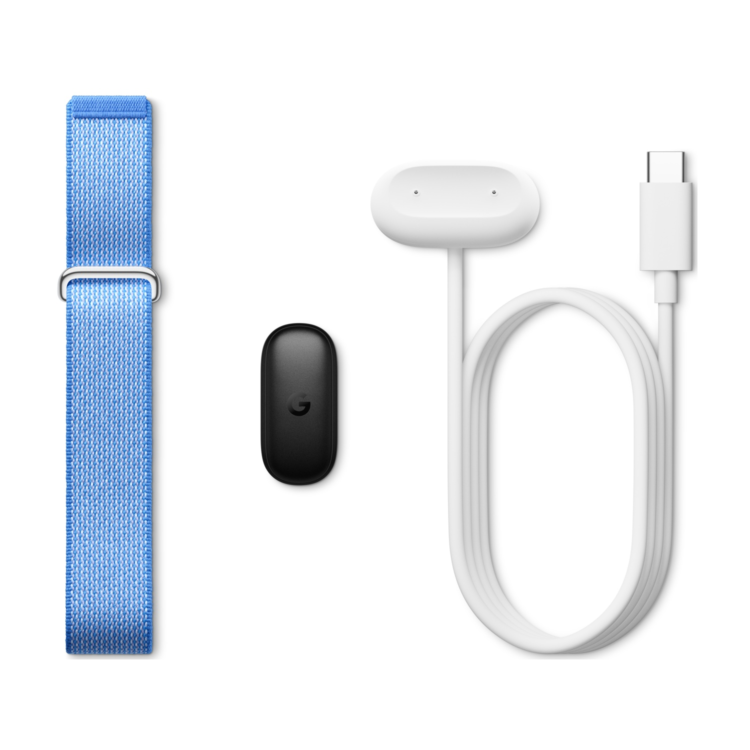 Un cinturino blu, un tracker nero e un cavo di ricarica USB-C bianco.