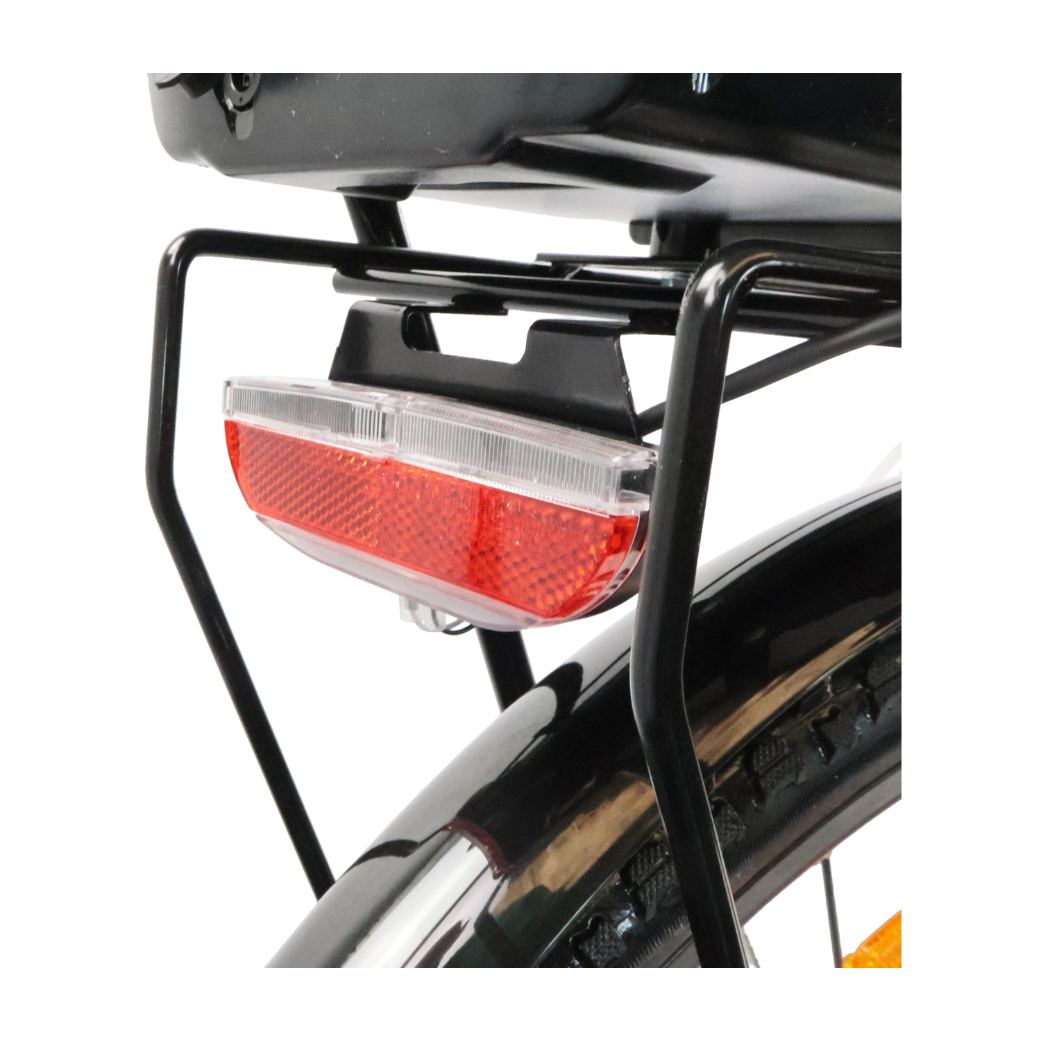 Fanale posteriore e portapacchi su bicicletta. Sfondo bianco.
