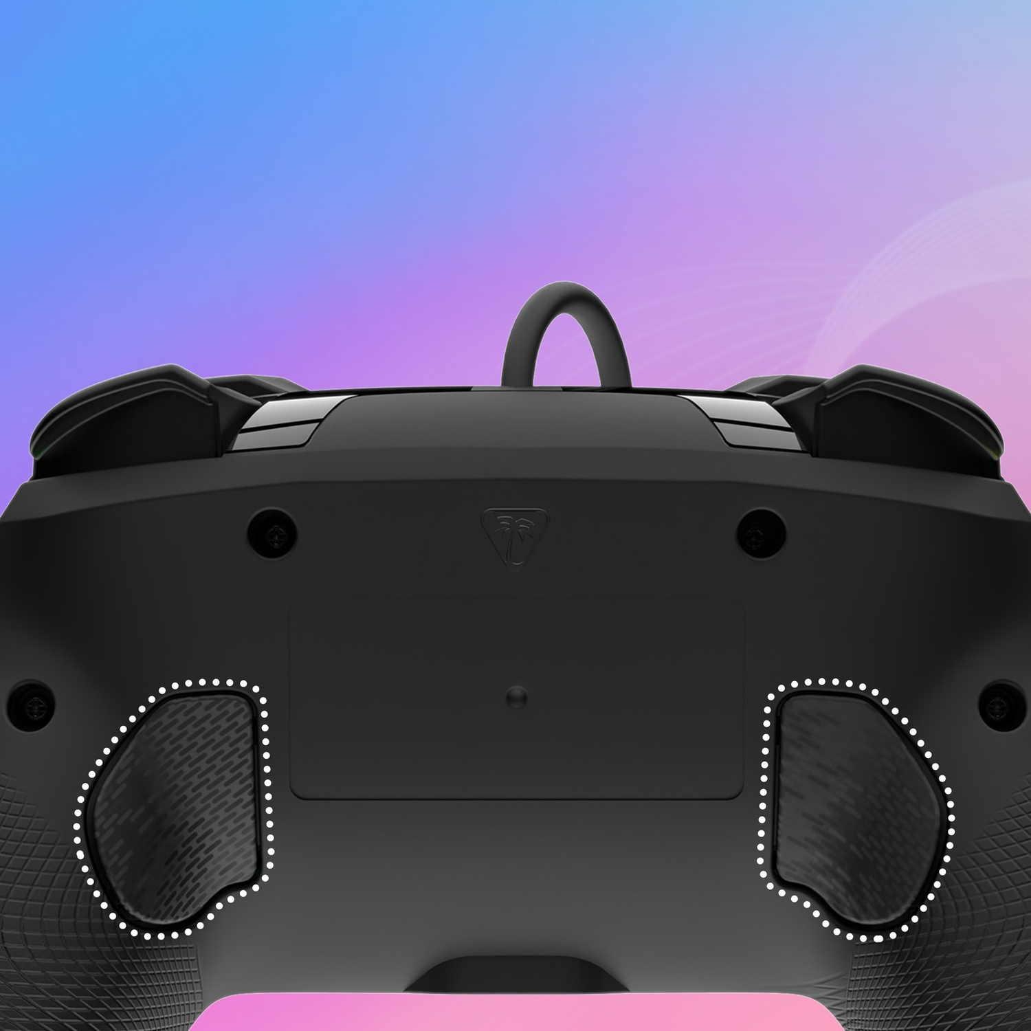 Arrière d'une manette noire avec poignées texturées mises en évidence par des points blancs.