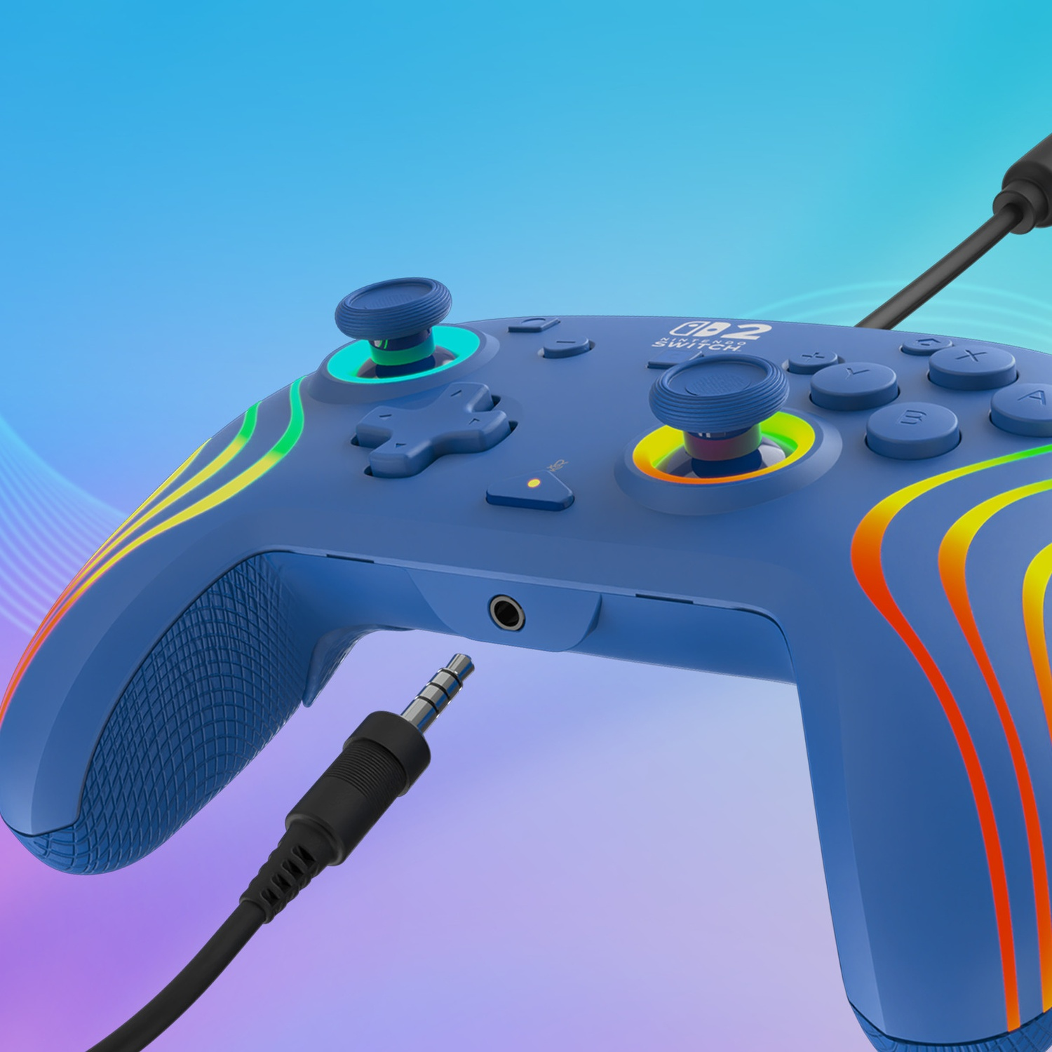 Manette de jeu bleue avec rayures colorées et câbles, sur fond bleu et violet.
