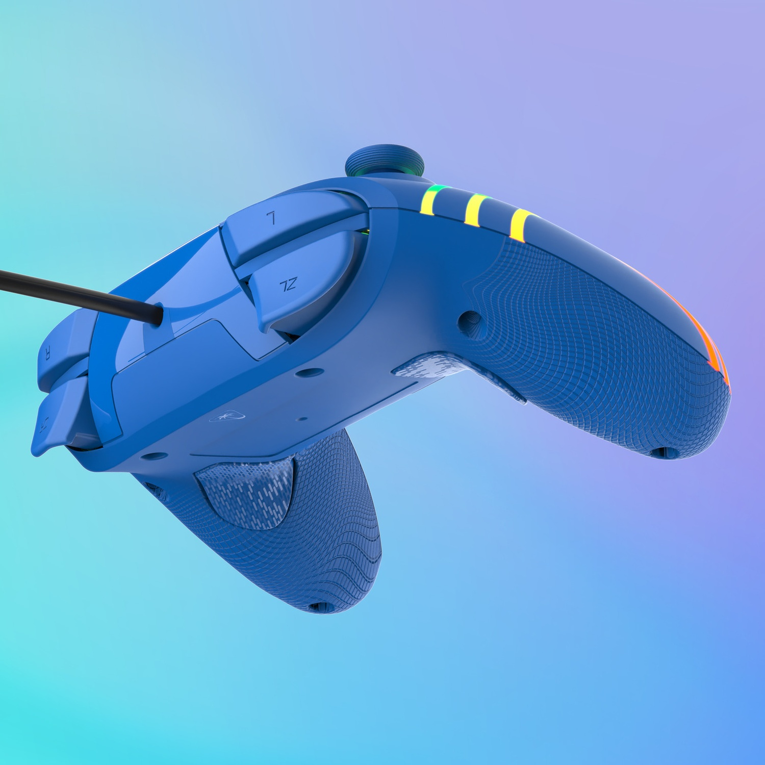 Manette bleue avec lumières et câble sur fond dégradé.
