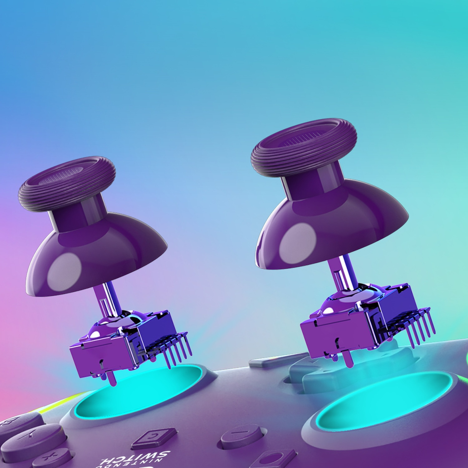 Deux joysticks violets au-dessus d'une manette grise aux accents bleus lumineux.