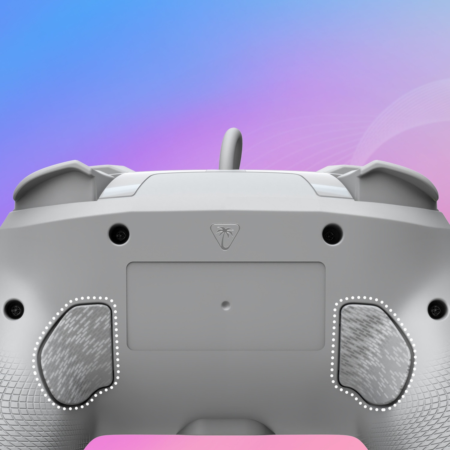 Arrière d'une manette de jeu grise avec poignées texturées et fond dégradé coloré.