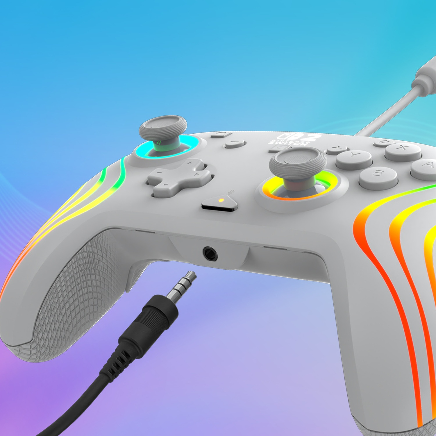 Une manette de jeu blanche avec éclairage coloré et un câble connecté.