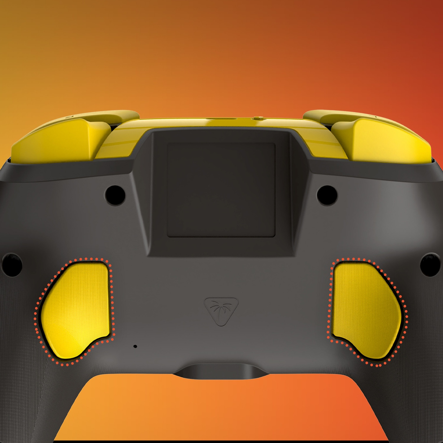 Une manette noire avec des accents et des poignées jaunes sur fond orange.