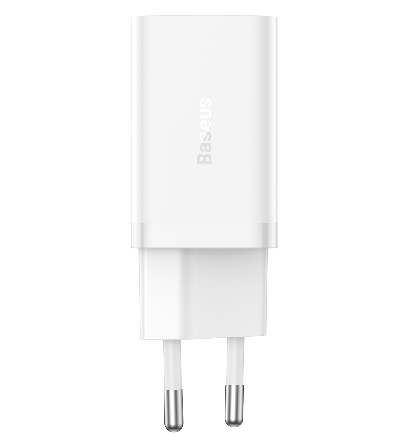 Un enchufe blanco de Baseus con dos clavijas plateadas.
