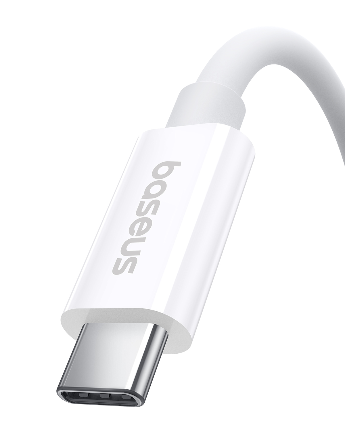 Un cable USB-C blanco con conector plateado y logo de Baseus.