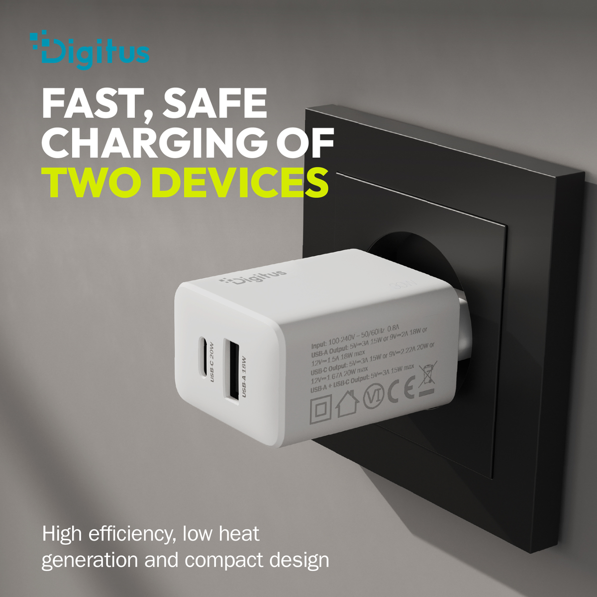 Weißes Digitus Ladegerät mit zwei Anschlüssen (USB-A, USB-C) steckt in schwarzer Steckdose.