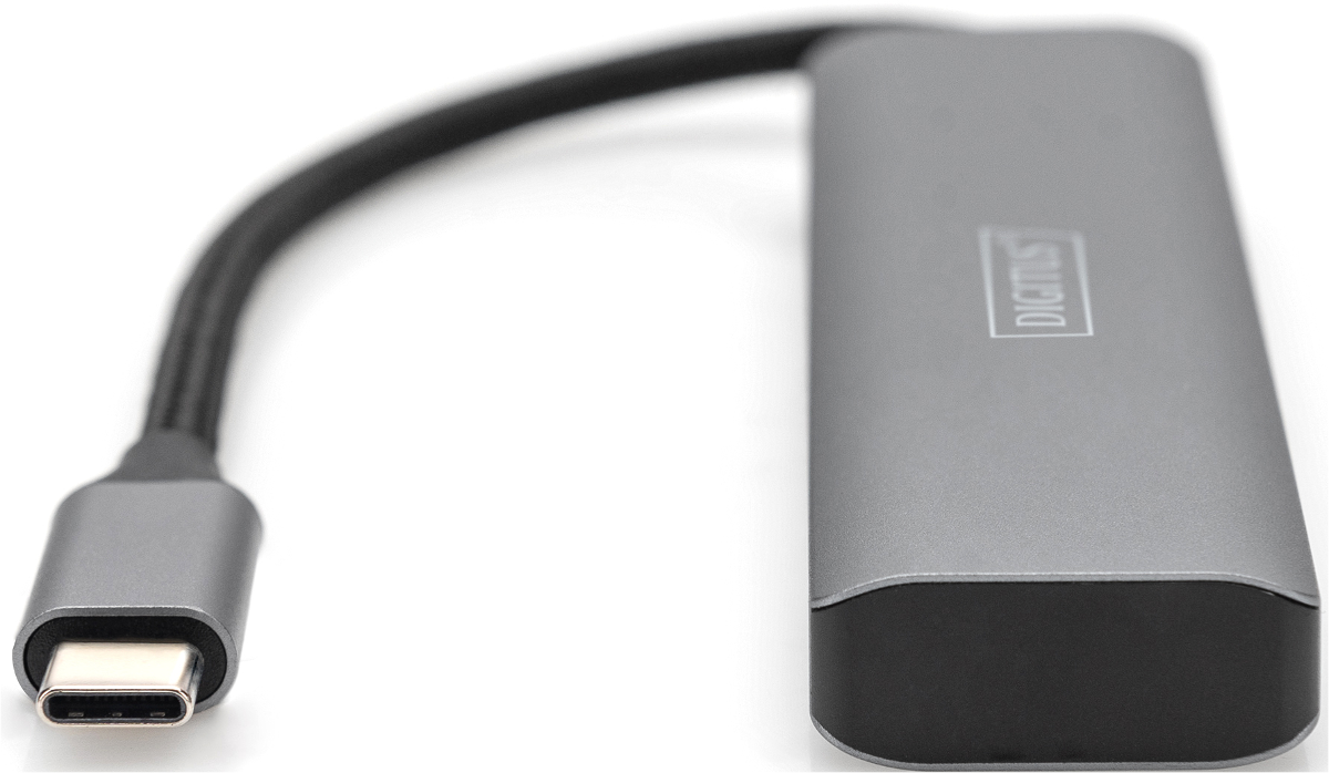 Eine silberne USB-C-Dockingstation mit schwarzem geflochtenem Kabel und Stecker auf Weiß.
