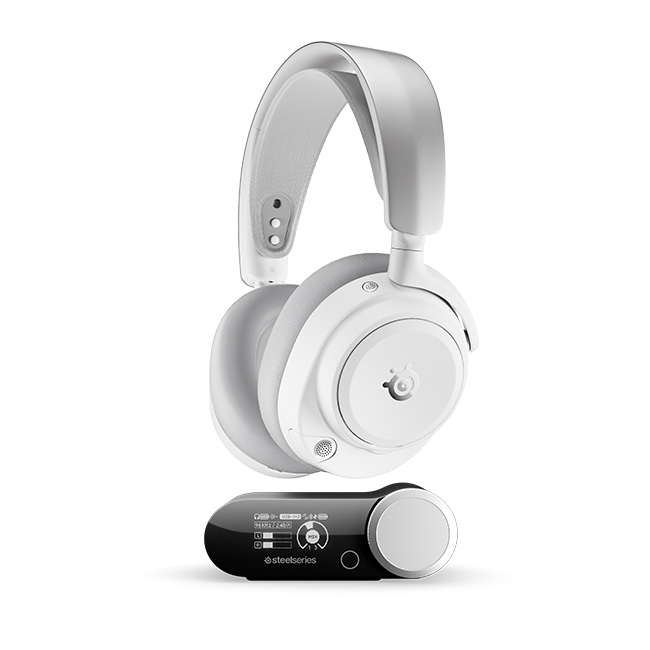 Ekranlı ve kadranlı siyah kontrol ünitesine sahip beyaz SteelSeries kulaklık.