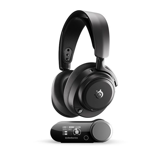 Kulaklıklarında Steelseries logosu bulunan siyah kulaklık ve vericisi.