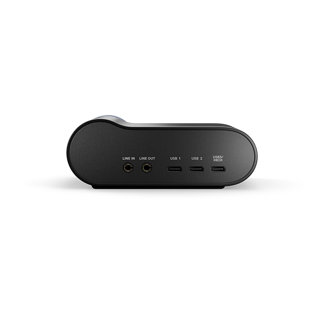 Line In/Out, USB 1, USB 2 ve USB/Xbox bağlantı noktalarına sahip siyah ses arayüzü.