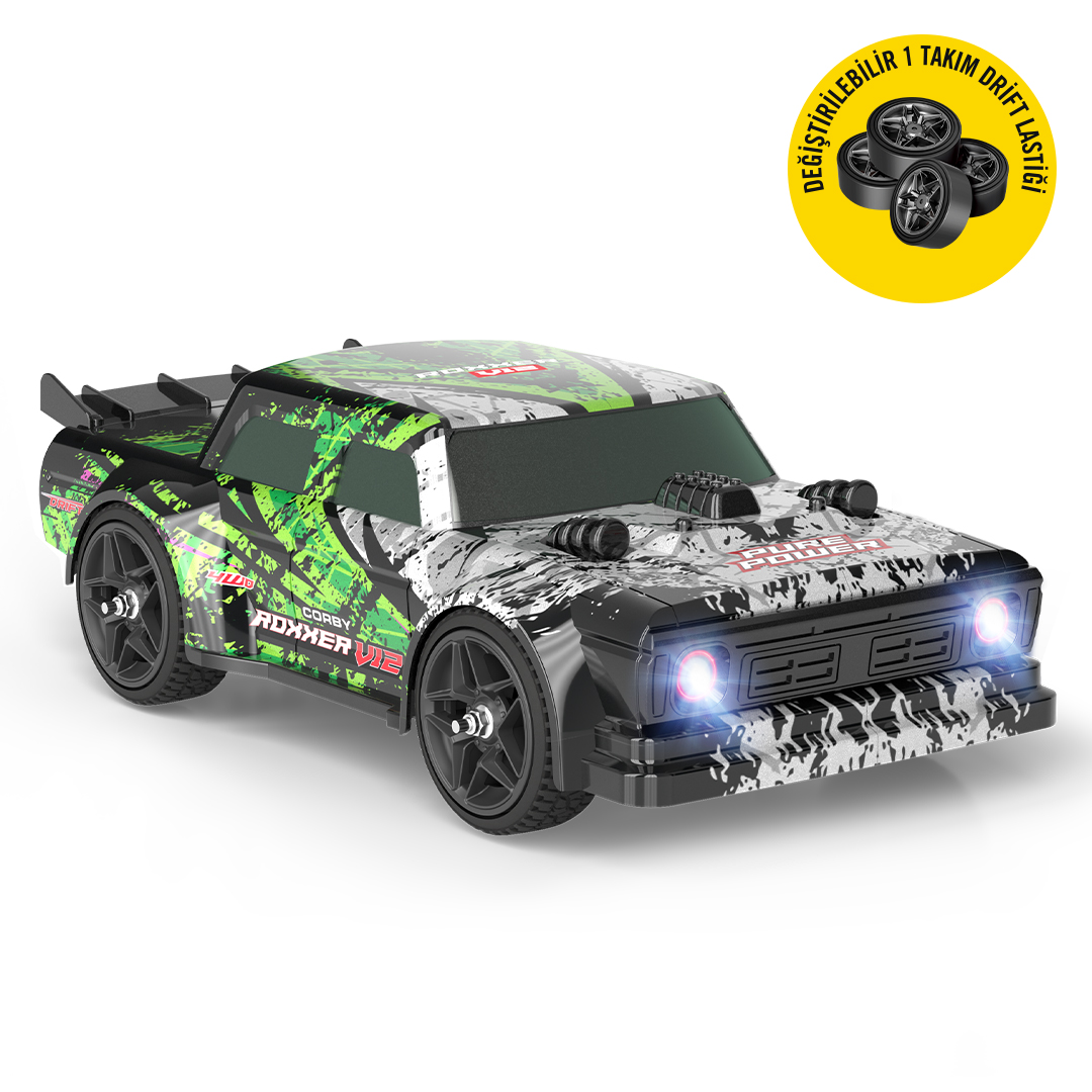 Yeşil ve beyaz kamuflajlı, aydınlatılmış farlı ve yedek lastikli bir RC drift aracı.