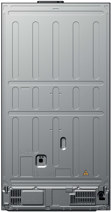 Rückseite eines silbernen Kühlschranks mit Lüftungsschlitzen und Modellnummer HC-C601.