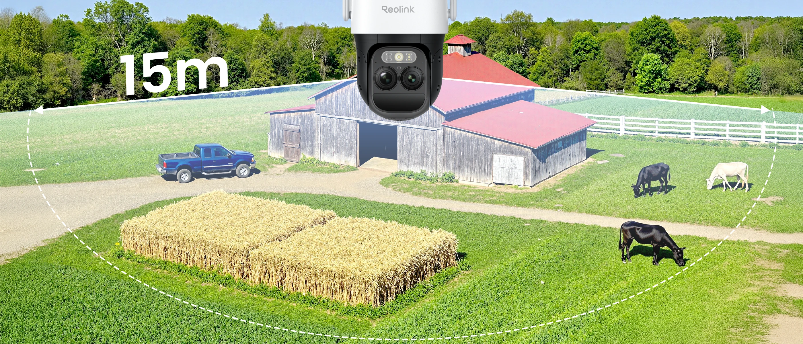 Egy biztonsági kamera lebeg egy farm jelenet felett, pajtával, teherautóval, búzakévékkel és tehenekkel.