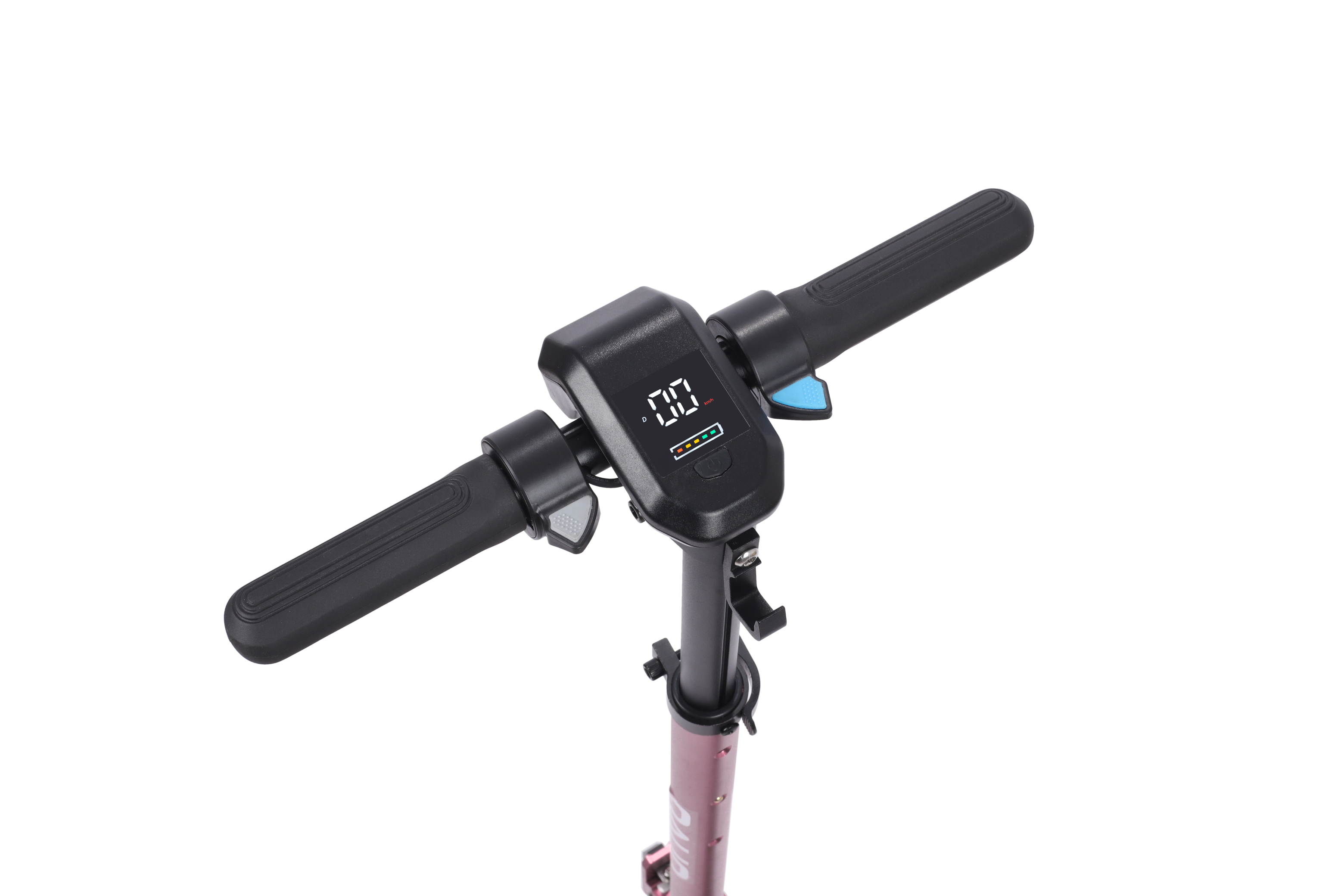Dijital göstergeli elektrikli scooterın gidonu 00 gösteriyor.