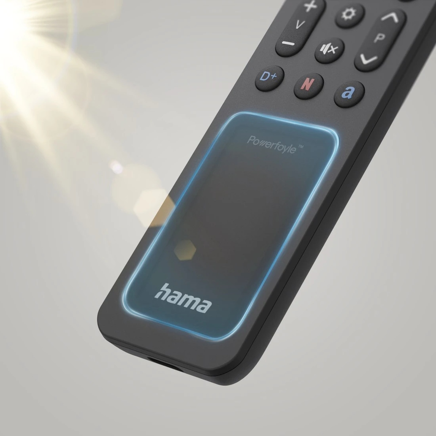 Un pavé tactile de télécommande sombre avec contour bleu et logo Hama.