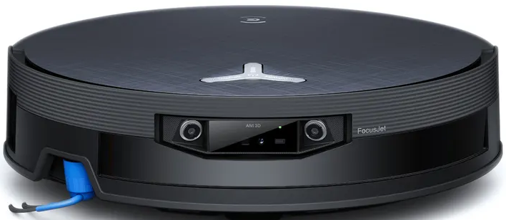 Un robot aspirapolvere nero e rotondo con telecamere e un cavo blu.
