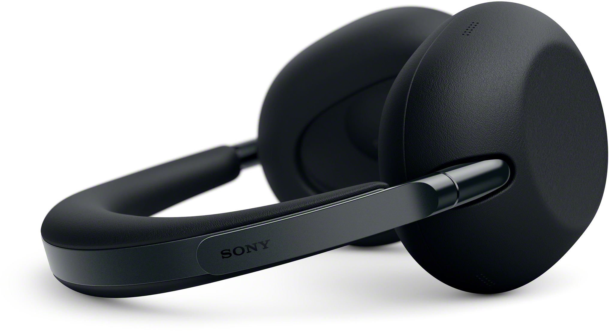 Fekete Sony fejhallgató logóval a fejpánton, fehér háttéren.