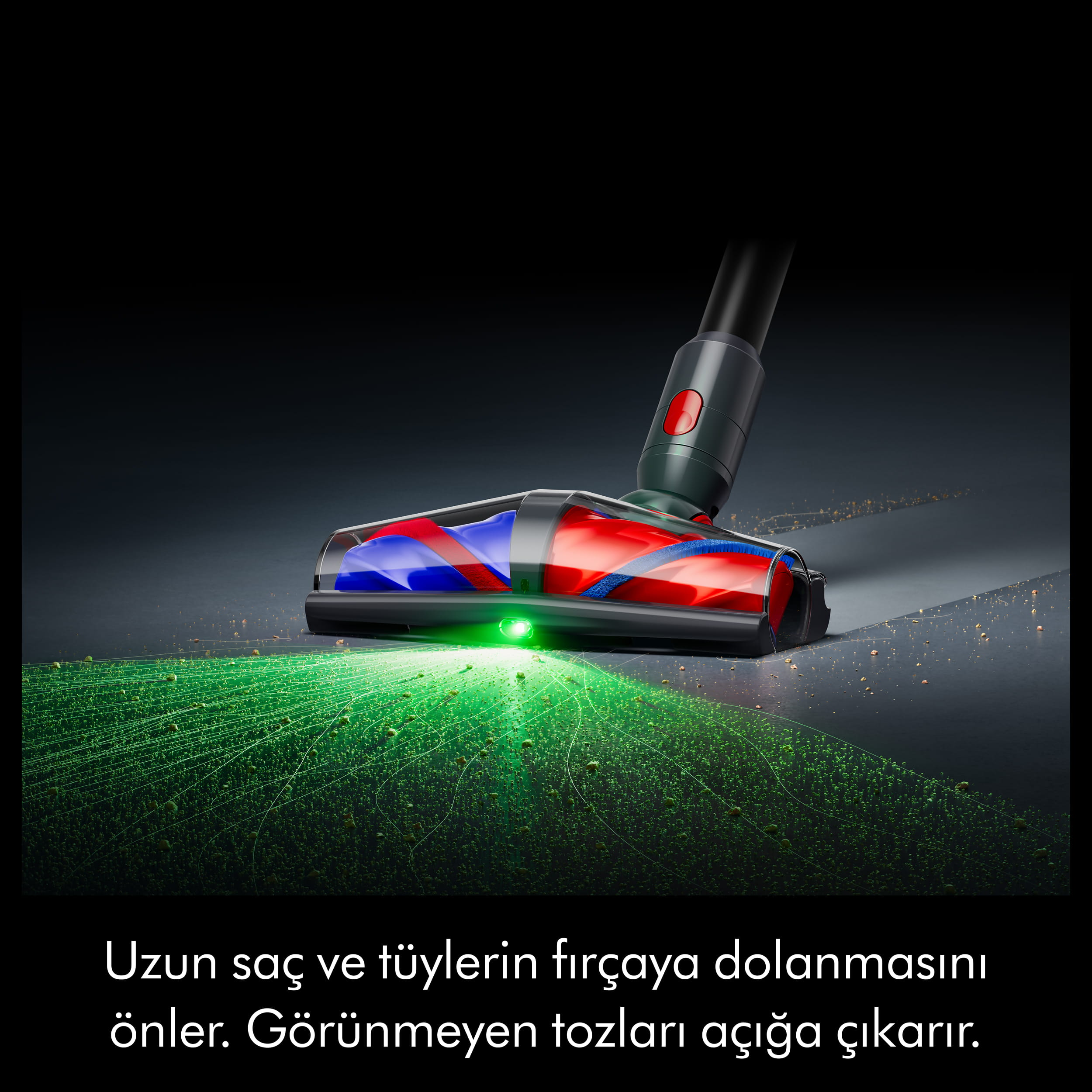 Yeşil ışık, kırmızı ve mavi öğeli elektrikli süpürge başlığının altındaki toz parçacıklarını aydınlatıyor.