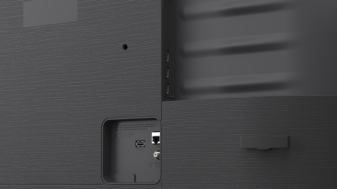 TV hátlapja HDMI, USB, LAN portokkal és antenna bemenettel.