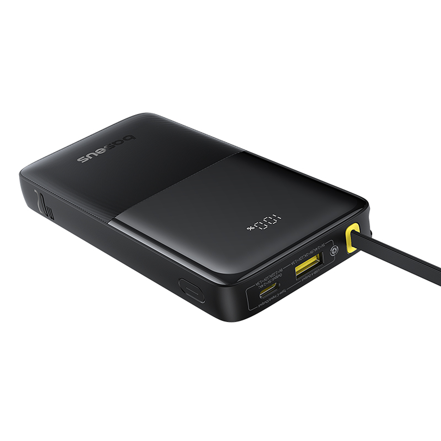 Batería externa Baseus negra con cable de carga amarillo e indicador 100%.