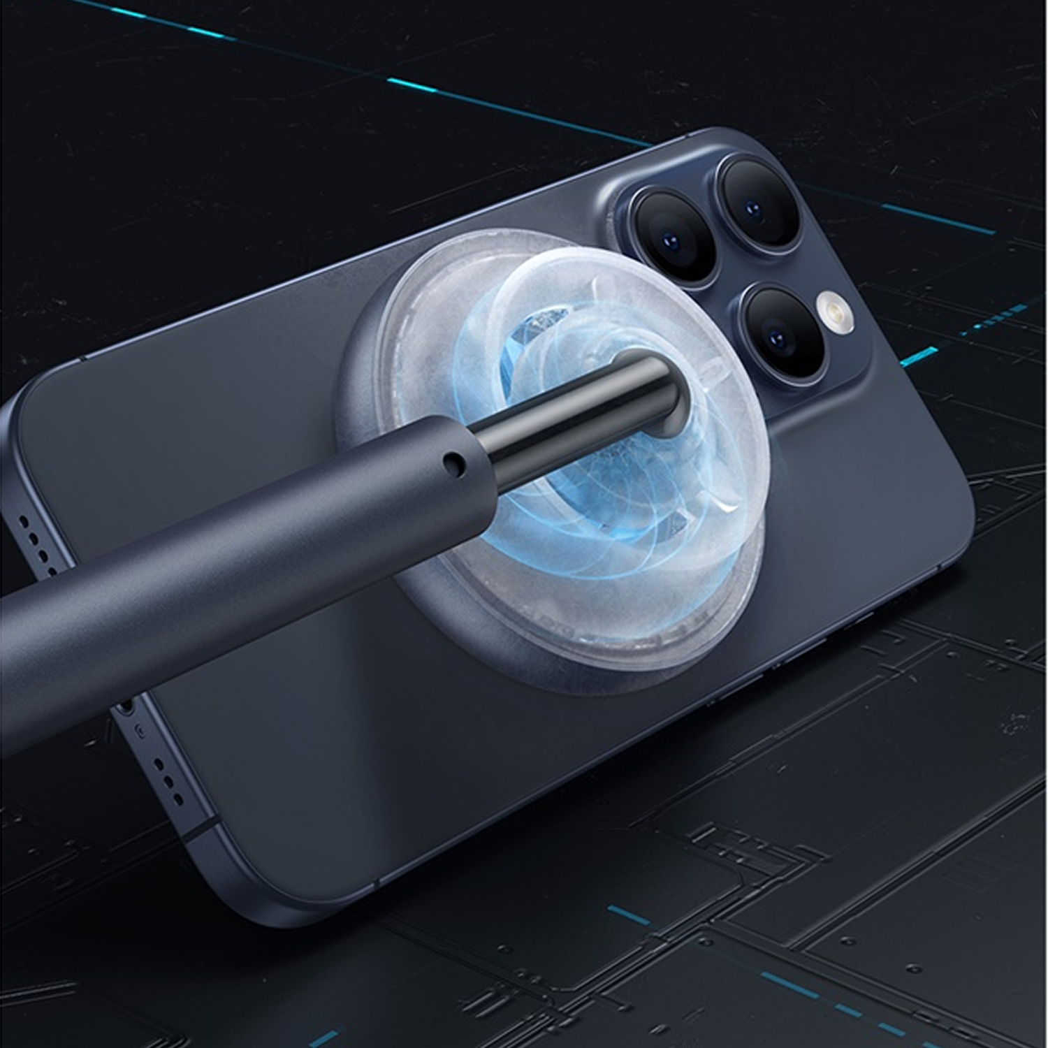Un smartphone azul oscuro con un ventilador de refrigeración acoplado en la parte trasera.