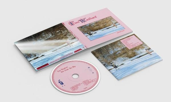CD-Hülle und Disc mit Winterlandschaft und Bandnamen auf rosa Hintergrund.