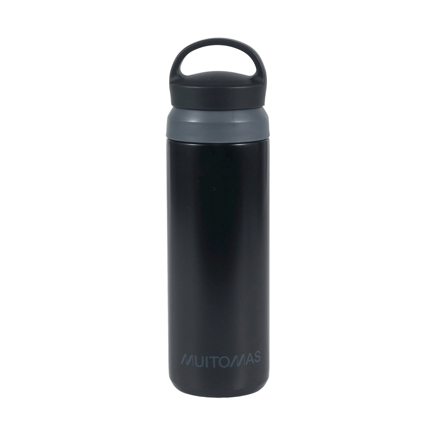 Un thermos nero con manico e coperchio grigi, su sfondo bianco.