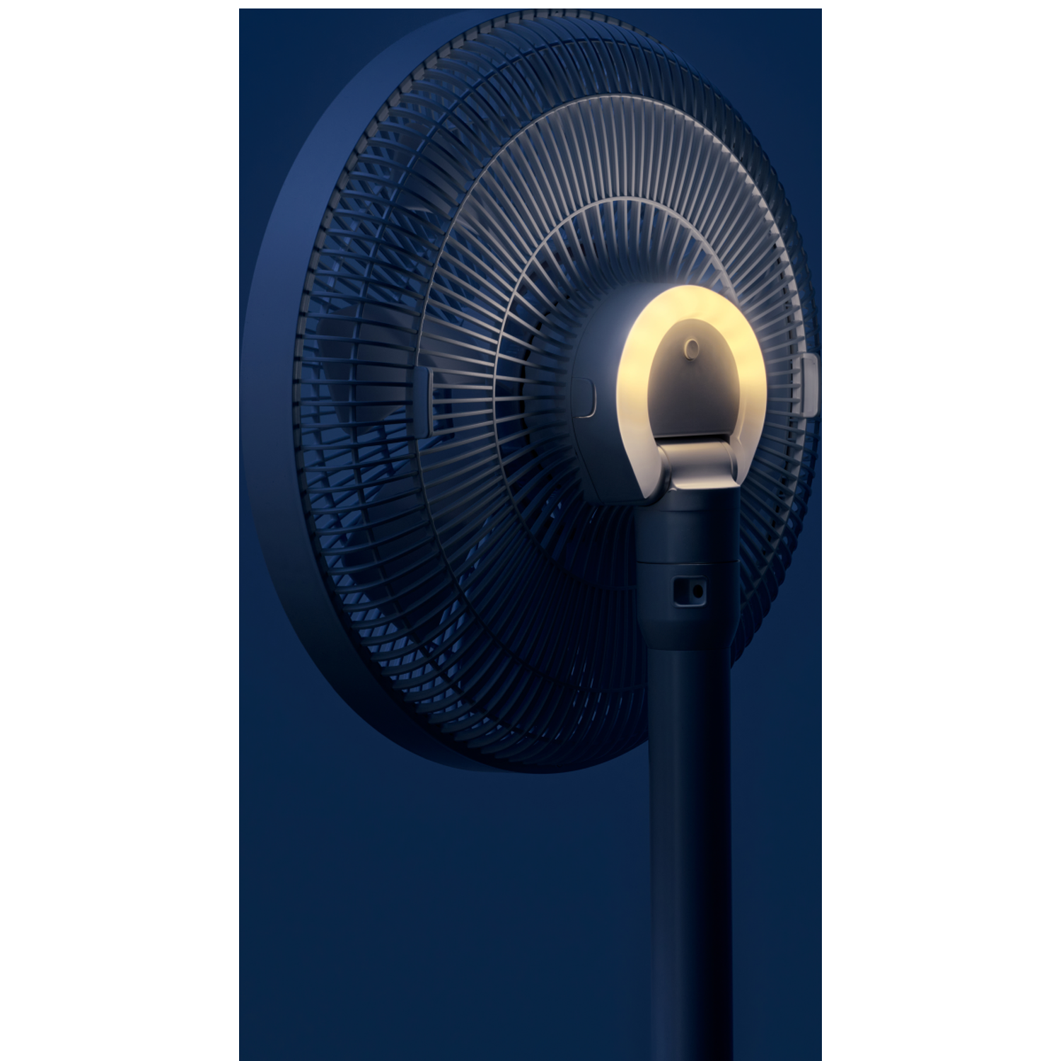 A blue fan with a bright ring in the back, against a dark background.