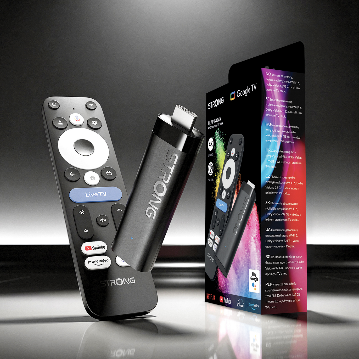 Un Google TV stick y un mando a distancia descansan sobre una superficie brillante.