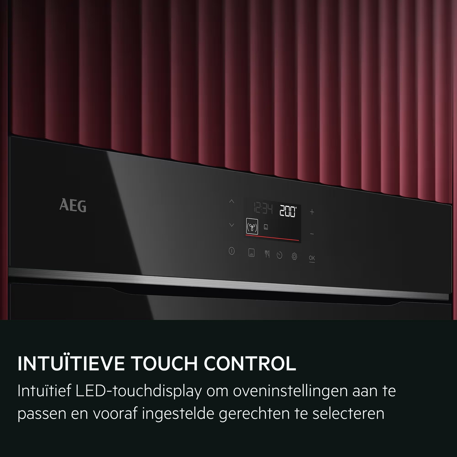 Un four AEG moderne avec écran tactile noir et fond rouge.