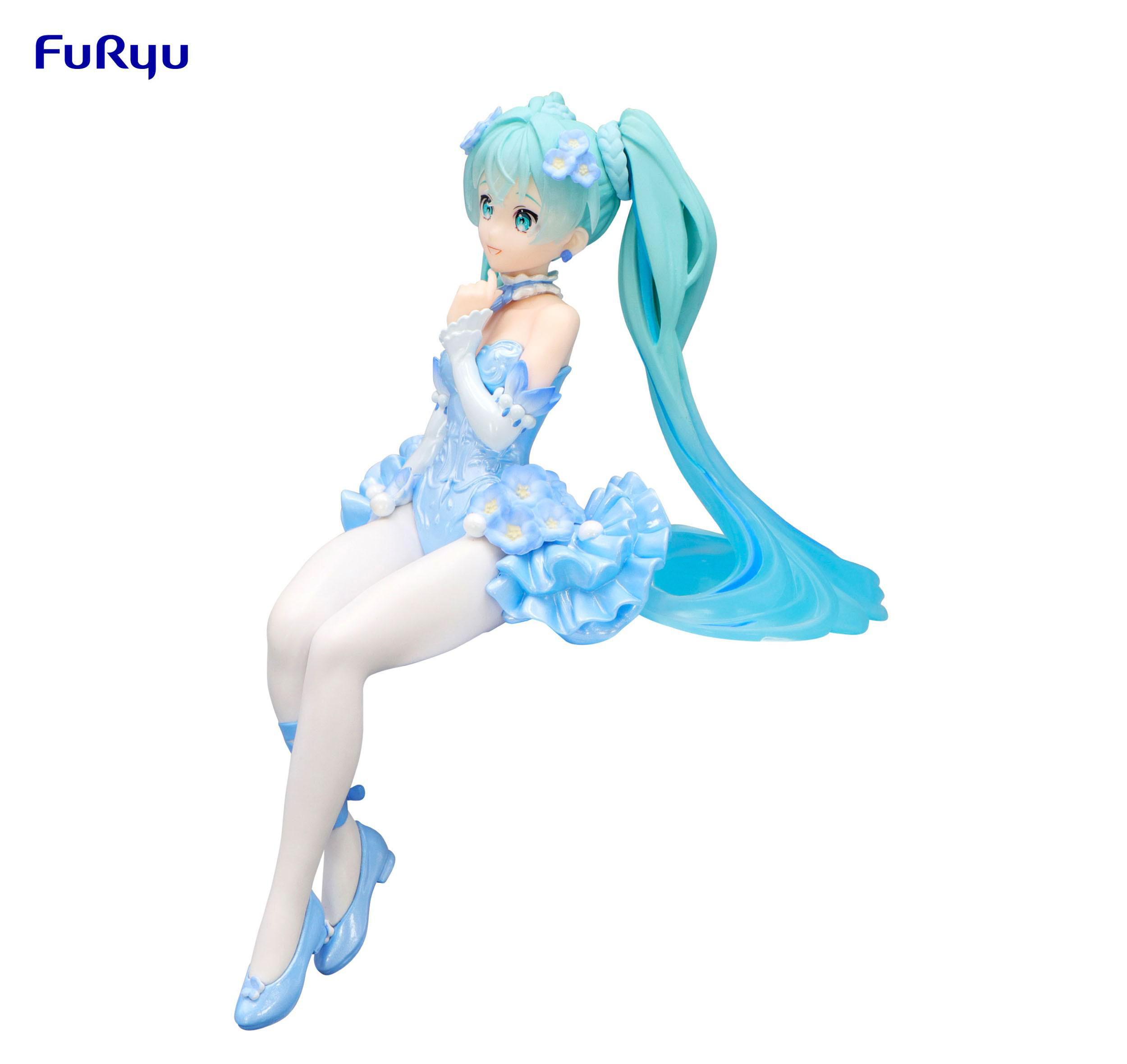 Eine Figur von Miku in einem blauen Kleid mit Blumen und weißen Strümpfen.