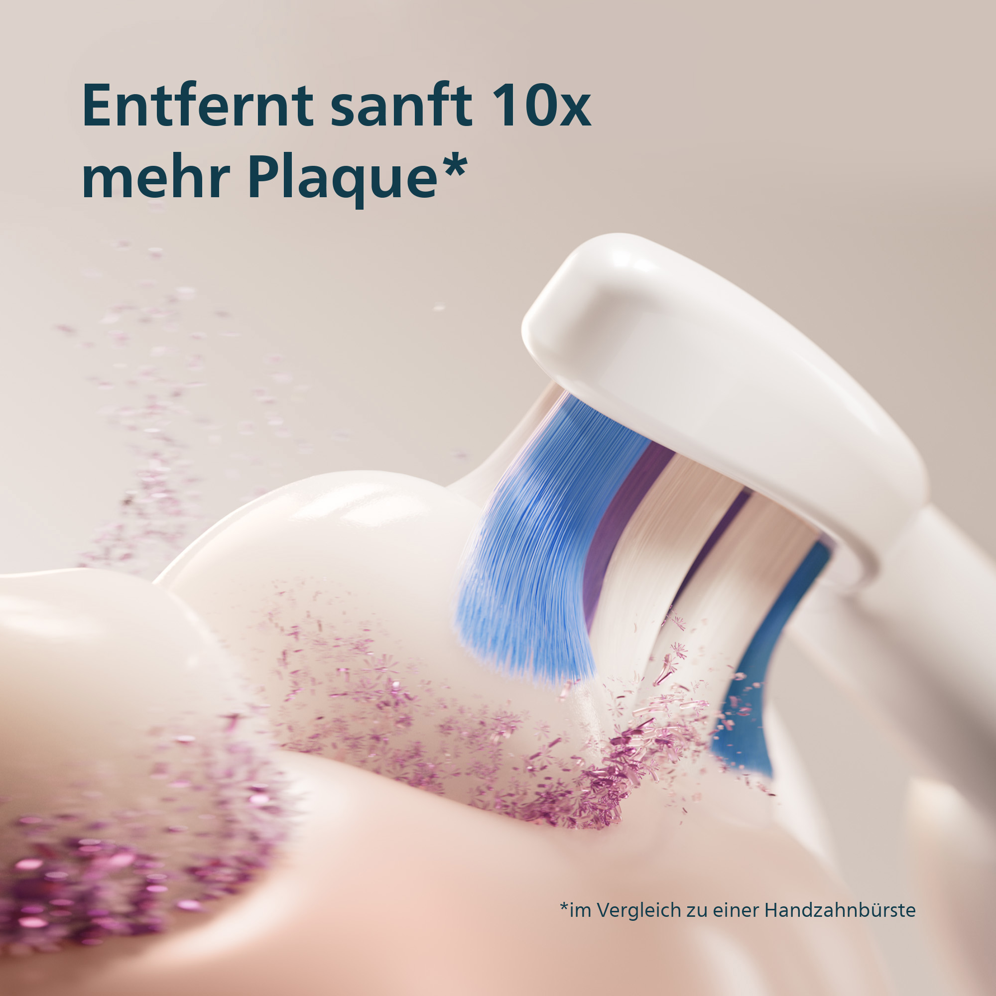 Spazzolino elettrico pulisce i denti con setole blu e particelle viola.