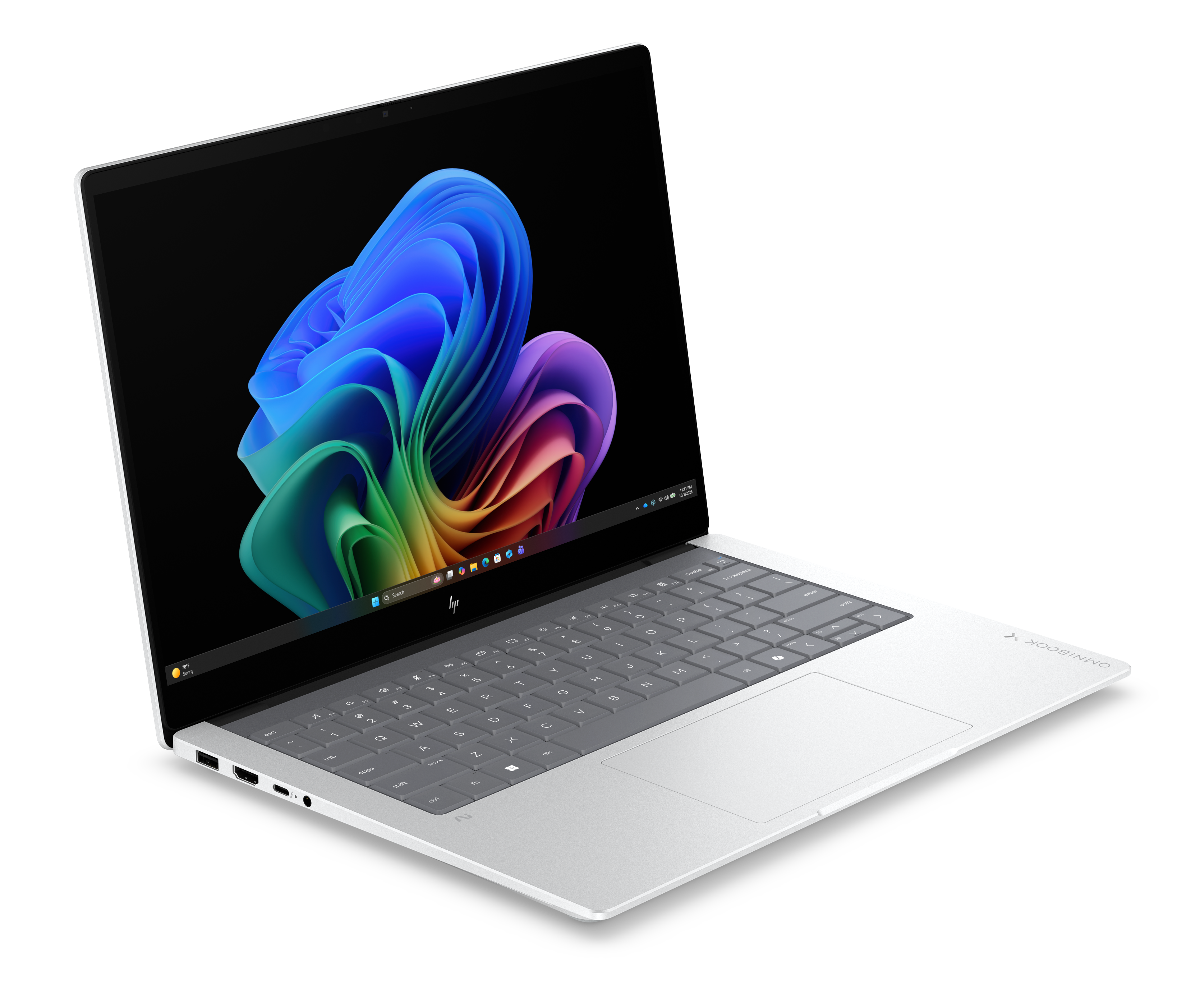 Otwarty, srebrny laptop z kolorową tapetą na ekranie.
