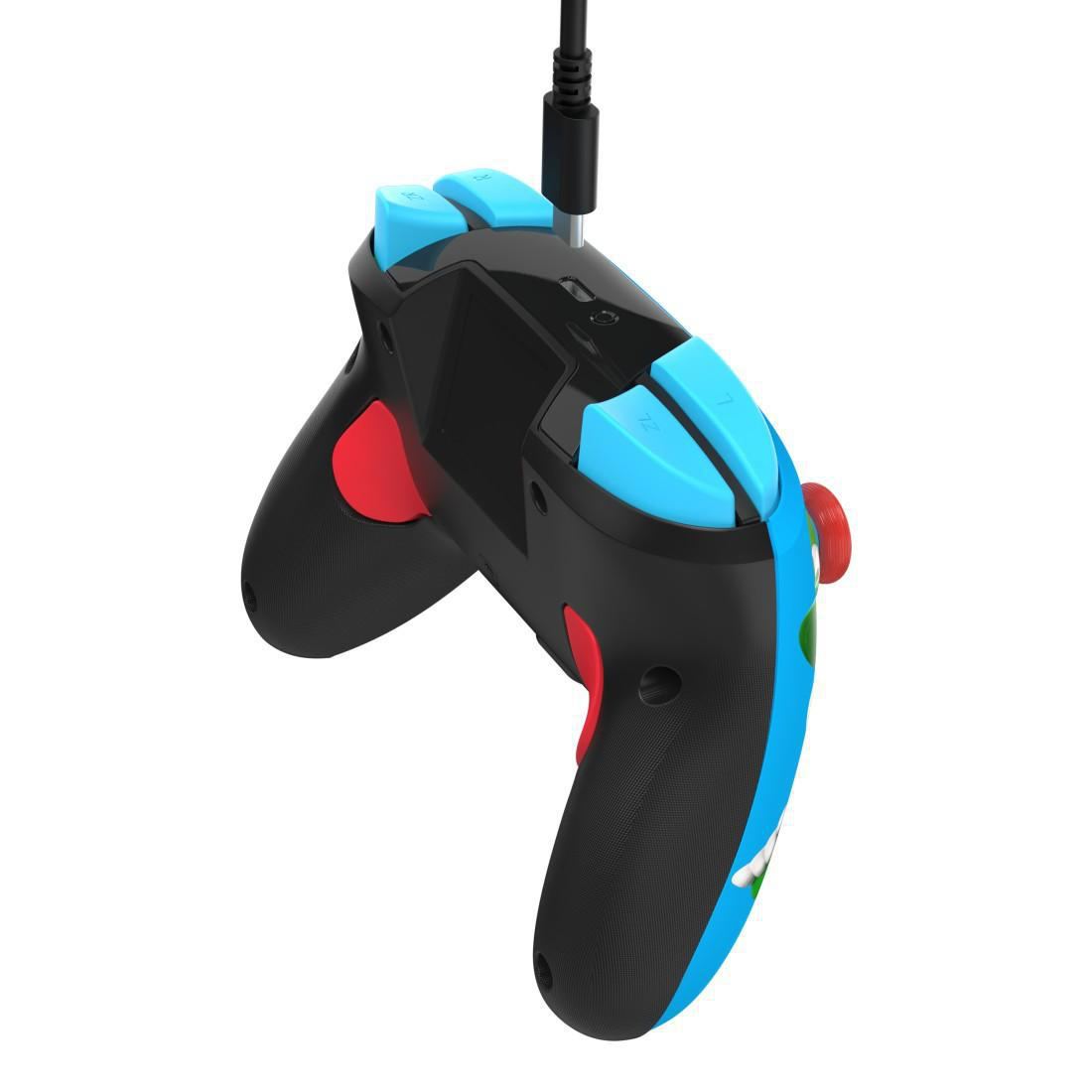 Ein schwarzer und blauer Gamecontroller mit roten Akzenten und einem Kabel.